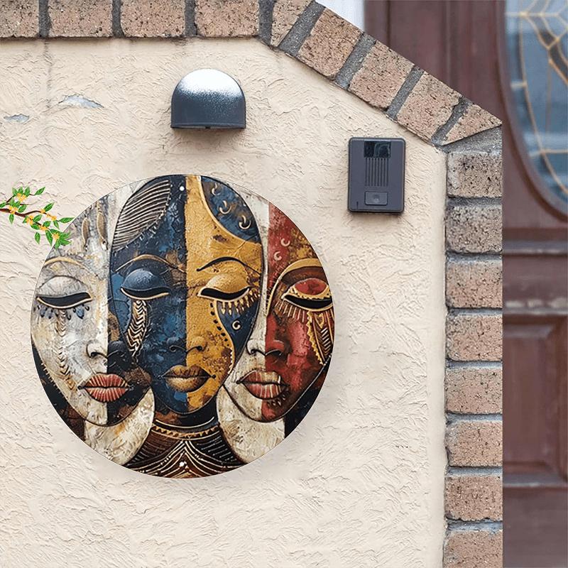 Прочная деревянная вывеска - уникальный круглый дизайн с изображением масок - идеально подходит для домашнего декора, потрясающего настенного искусства, декоративных акцентных постеров