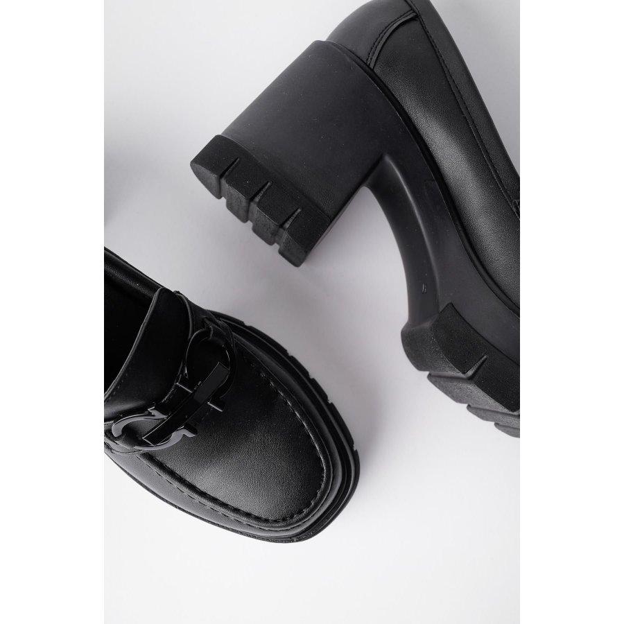 Женские лоферы на блочном каблуке с круглым носком