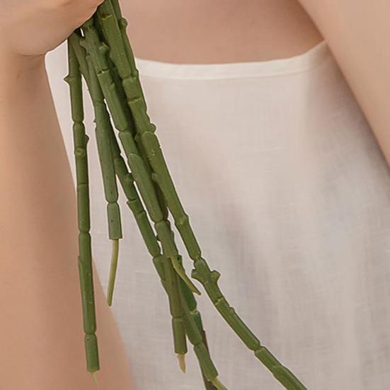 Хороший искусственный цветок, привлекательный цветок из искусственного шелка, реалистичный вид