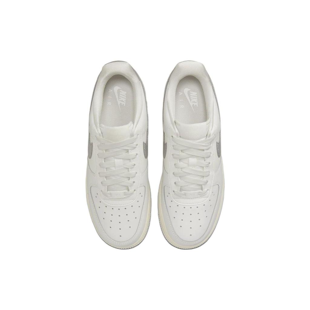 Nike Кроссовки Nike Air Force 1 07 Essential Женские Белый Summit-White Металлический Серебристый с Серебряным Свушем DQ7569-100