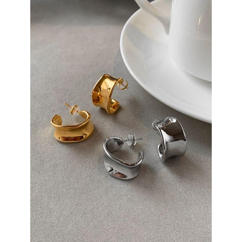 Minimalist Irregular Earrings Women's Niche Design Premium European and American Gold Graceful Earrings