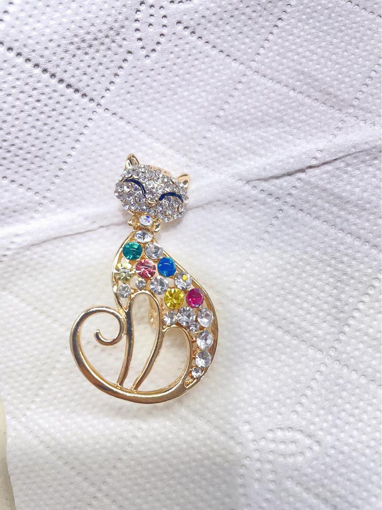 Брошь с инкрустацией из жемчуга и животного - мультяшный стиль, сплав, бижутерия в виде капли масла, для женщин