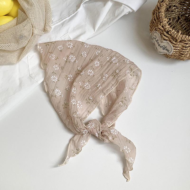 Треугольный шарф шарф женский новый цветочный платок летний женский пасторальный досуг зубчатый край шелковый шарф шарф маленький свежий аксессуар для волос