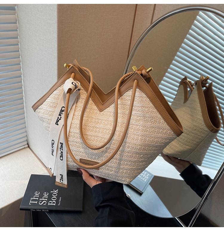 Вязаная соломенная сумка большой вместимости женская весна-лето 2025 новая нишевая на одно плечо для отпуска на море пляжная сумка-тоут