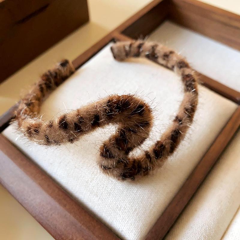 Текстурированный открытый браслет с золотым покрытием: Корейский стиль, Высококлассная холодная эстетика