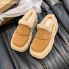 Модные женские меховые хлопковые тапочки на платформе с танкеткой, повседневные мюли, туфли с открытой пяткой, женские зимние трендовые шлепанцы 2025 года, женские зимние сапоги