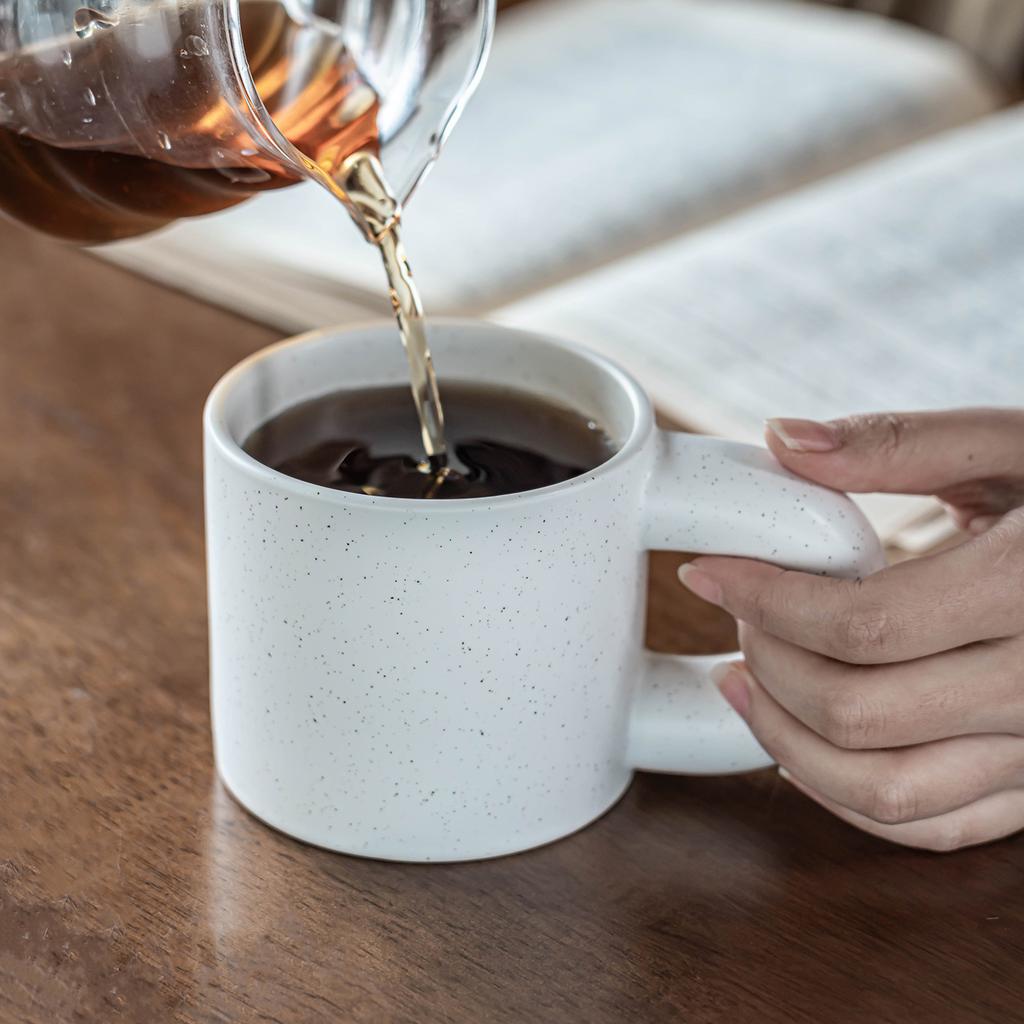 Креативная кружка с толстой ручкой Керамическая чашка Чашка для завтрака Кунжутная глазурь Высокая ценность Стакан для воды Домашний офисный кофейный стакан