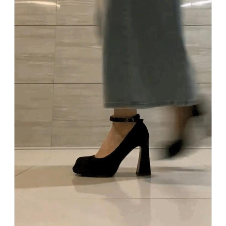 Fashion Women Sexy Black Ankle Strap High Heels Autumn Woman Flock Round Toe Pumps Female Suede Buckle Fashion Shallow Pumps