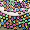 Акрил 6,5 мм Материал для изготовления бижутерии Бусины Буквы Цветные Круглые 50 шт. Россыпные Бусины Модный Брелок Браслет Для Ожерелья Подвески Аксессуары