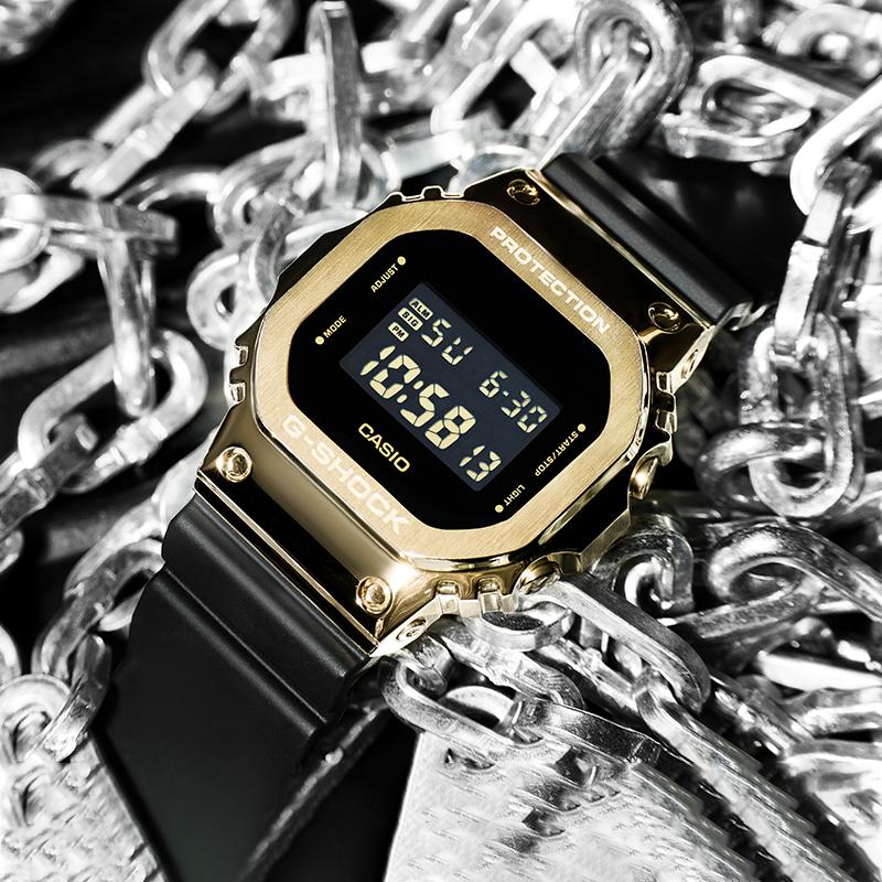 Casio Ретро классический маленький квадратный водонепроницаемый механизм кварцевый механизм ремешок из смолы японские и корейские часы мужские часы золотой циферблат GM-5600G-9PR