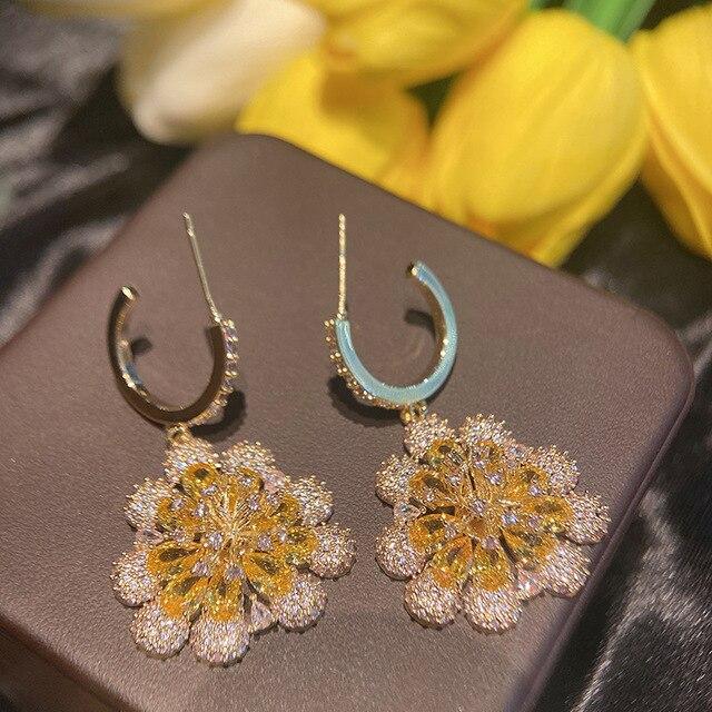 Новые модные серьги-гвоздики с милым цветком для девочек, массивные ювелирные изделия из микропаве с кубическим цирконием, женские роскошные ювелирные изделия