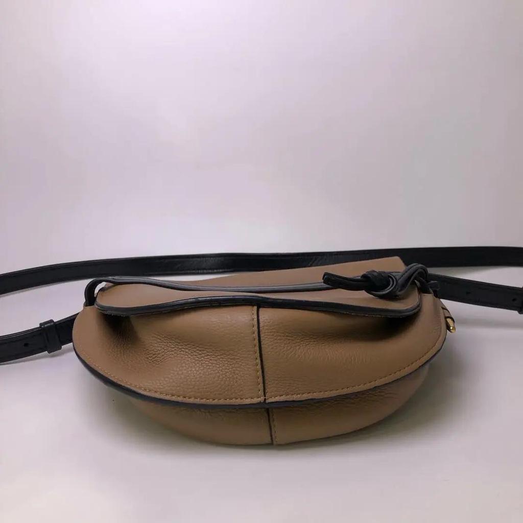 [Pre-Owned] Gate Small Brown Leather Crossbody Bag - Excellent #D0TJ4O