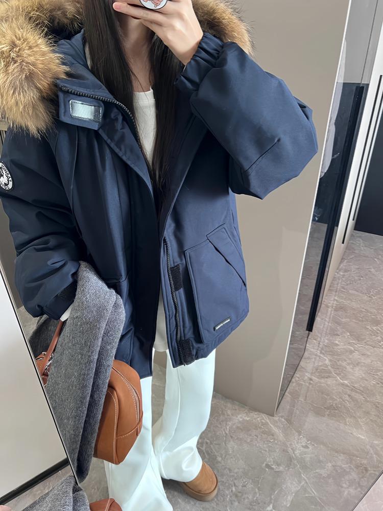 Women's 2025 Winter Windbreaker Down Jacket: Thickened, Loose-Fit Outdoor Parka for Petite Sizes