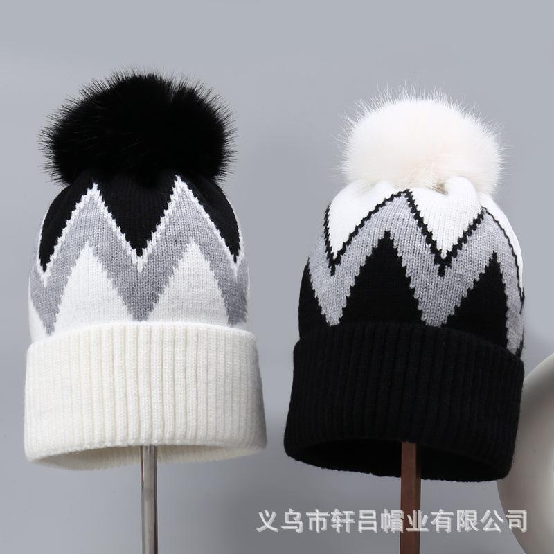 Fashion new geometric wavy striped fleece warm hat men's and women's autumn and winter wool knitted hat hairball pullover hat