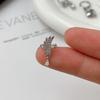 Серебряная серия Легкая роскошь Серьги с цирконами Женский нишевый дизайн Стиль Простой и универсальный Чувство моды Клипса для ушей Застежка-серьга