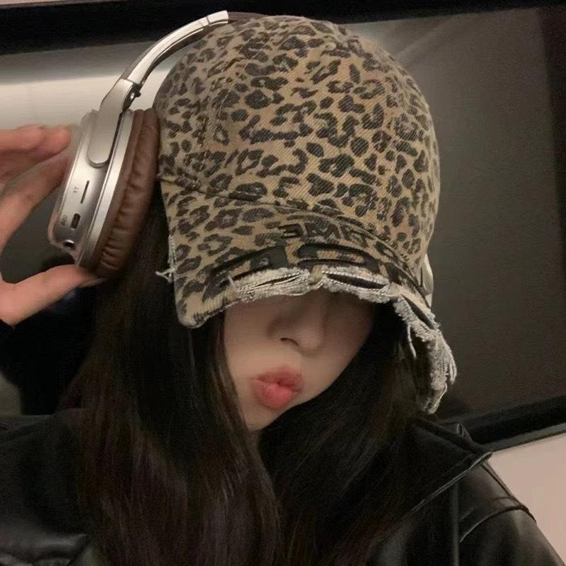 2025 новая бейсболка с короткими полями и вышитой окантовкой женская универсальная стираная старая кепка мужская Ван Анью Чао