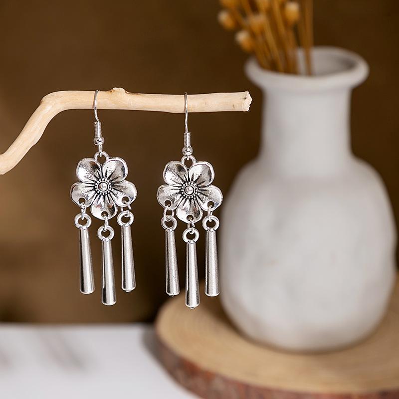 BLINGBAY Women's Earrings, Ethnic Style Drop-shaped Long Metal Tassel Earrings, Simple And High-end Accessories, Retro Colorful Feather Jewelry