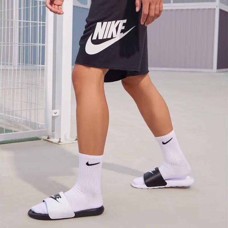 Nike Шлепанцы VICTORI ONE