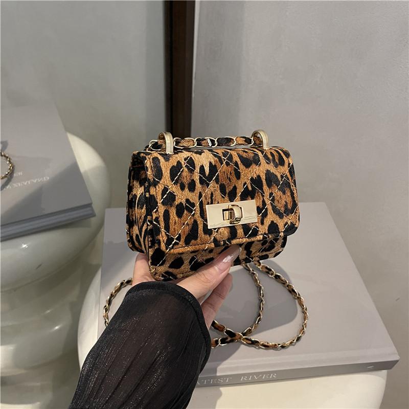 Нишевый дизайн повседневный простой личность модный тренд маленькая квадратная сумка осень новая женская сумка через плечо мессенджер