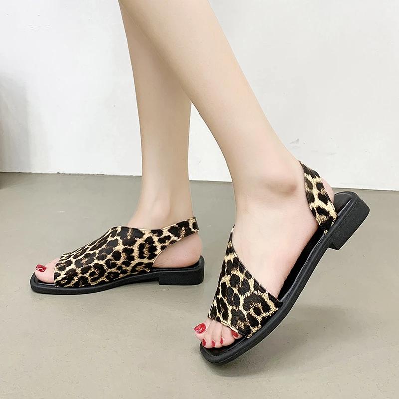 Горячая распродажа модной женской обуви 2024 года, новые женские сандалии с открытым носком, модные повседневные сандалии разных цветов, летние повседневные сандалии больших размеров на плоской подошве