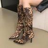 Модные женские высокие сапоги Сексуальные леопардовые сапоги стриптизерши Остроносые дизайнерские туфли Шпильки Модные сапоги Классическая кожа Вечеринка Женские туфли