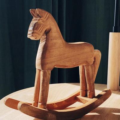 Деревянная статуэтка лошади, качающаяся фигурка, подарок на новоселье, минималистичное украшение стола, скульптура