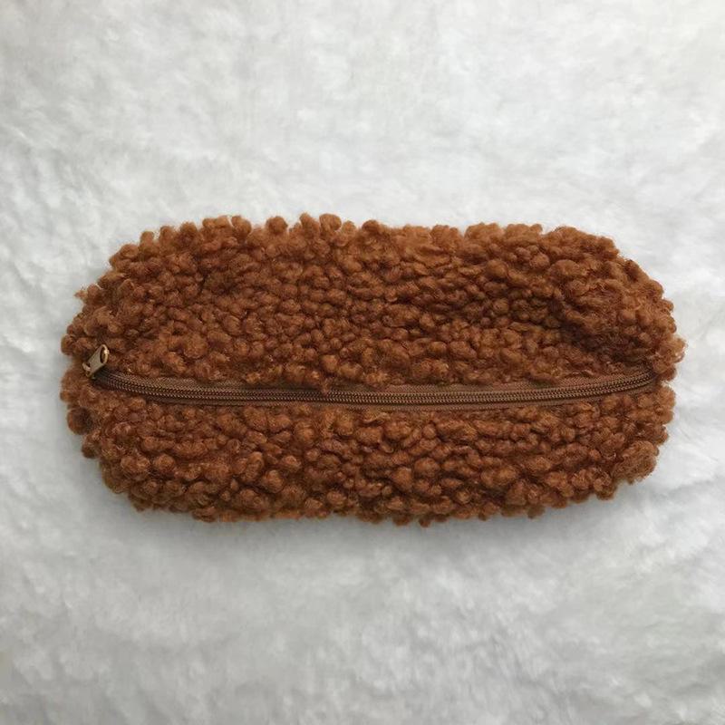 Пенал из плюша «Ягненок»: Милый и вместительный органайзер для канцелярских принадлежностей в японском стиле для девочек младшей и средней школы.