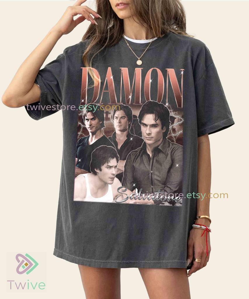 Ограниченная футболка Damon Salvatore Comfort Colors – Унисекс сувенир по Дневникам вампира
