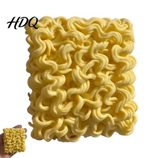Забавные настольные украшения 3D-печатная фигурка лапши быстрого приготовления Реалистичный снек рамен Украшение для стола Персонализированные домашние настольные украшения Креативные
