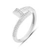 Серебряное кольцо с фианитами, вес изделия 2,15 гр (2200963)