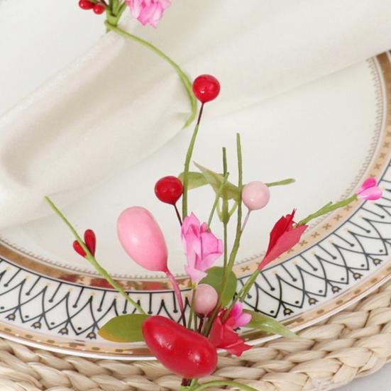 Heart Shaped Napkin Rings Simulated Flower Napkin Holder for Valentine's Day And Wedding Elegant Table Setting Decor