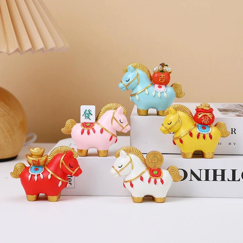 1 шт. Подарочное украшение Праздничный подарок Талисман Сувенирный подарок Украшение в виде лошади Креативное украшение из смолы Домашний декор