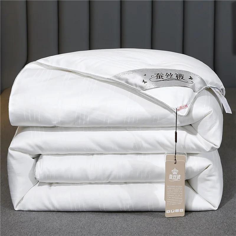Шелковое одеяло из шелка тутового шелкопряда — 100% натуральный шелковый наполнитель для всех сезонов. Он портативный, дышащий и роскошный