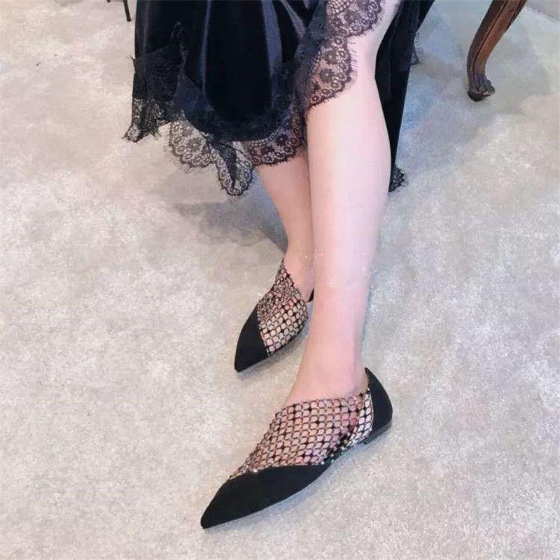 Женская летняя обувь, черные элегантные туфли на низком каблуке для женщин 2024 года, прозрачные босоножки с острым носком и кристаллами