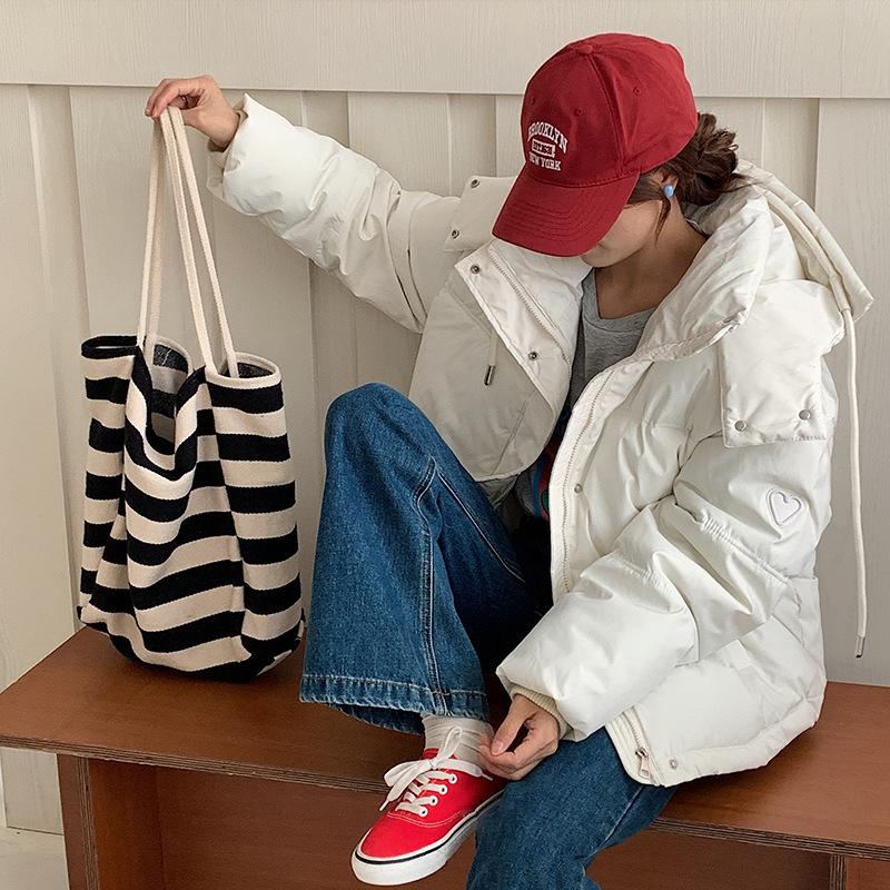 Хлопковая куртка для женщин короткая осенне-зимняя с капюшоном