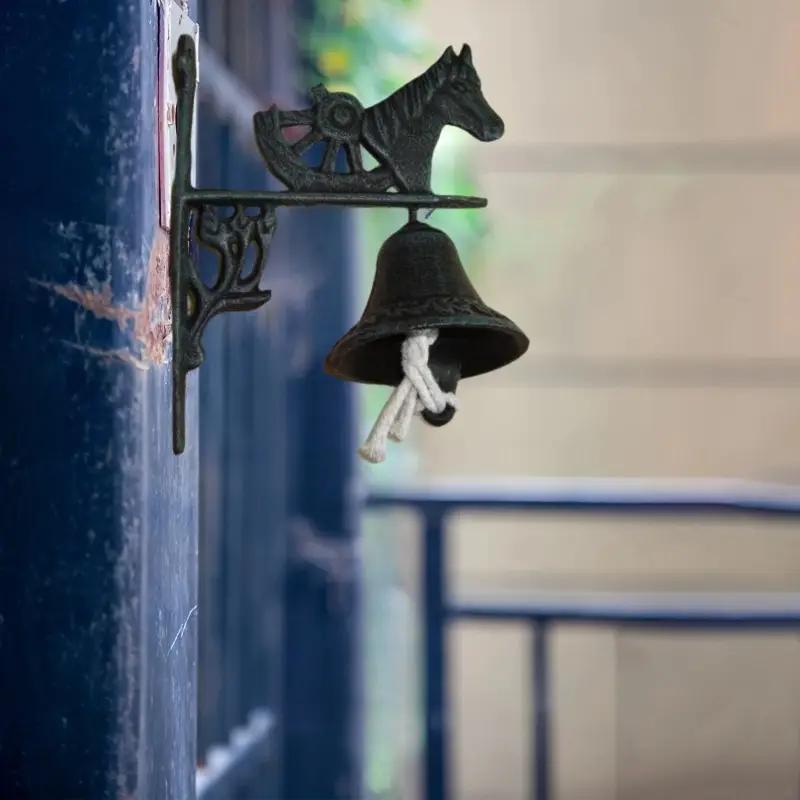 WTEMPO Iron Horse Head Shaped Doorbell Retro Hand-Cranked Decor Door Hanging Bell for Home Yard Garden Farm Housewarming Christmas Welcome Decoration