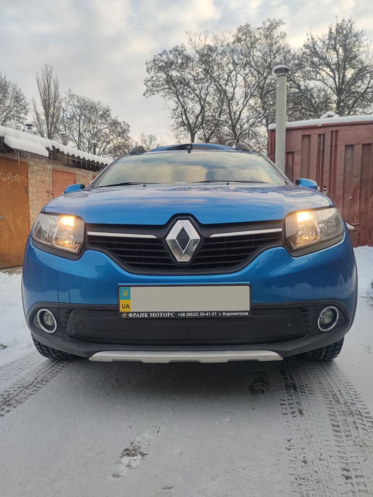 Зимняя нижняя накладка на решетку Глянцевая для Renault Sandero 2013-2022 гг