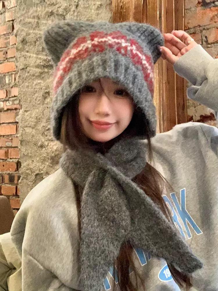 Женский милый комплект шапка и шарф с мишкой из смесовой шерсти - Зимний теплый, стройнящий и вязаный с ушками.