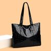 New Large-capacity Shoulder Handbag, Stylish and Simple Versatile Commuter Tote Bag