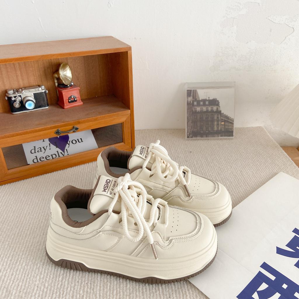K820 thick-soled round-headed bread shoes women's Hong Kong style retro chic2024 new popular little white shoes Japanese board shoes