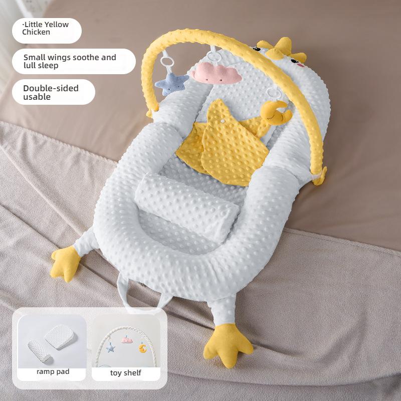Успокаивающая кроватка для новорожденных с наклонной подушкой и подставкой для ног и стойкой для игрушек для комфортного гнездышка