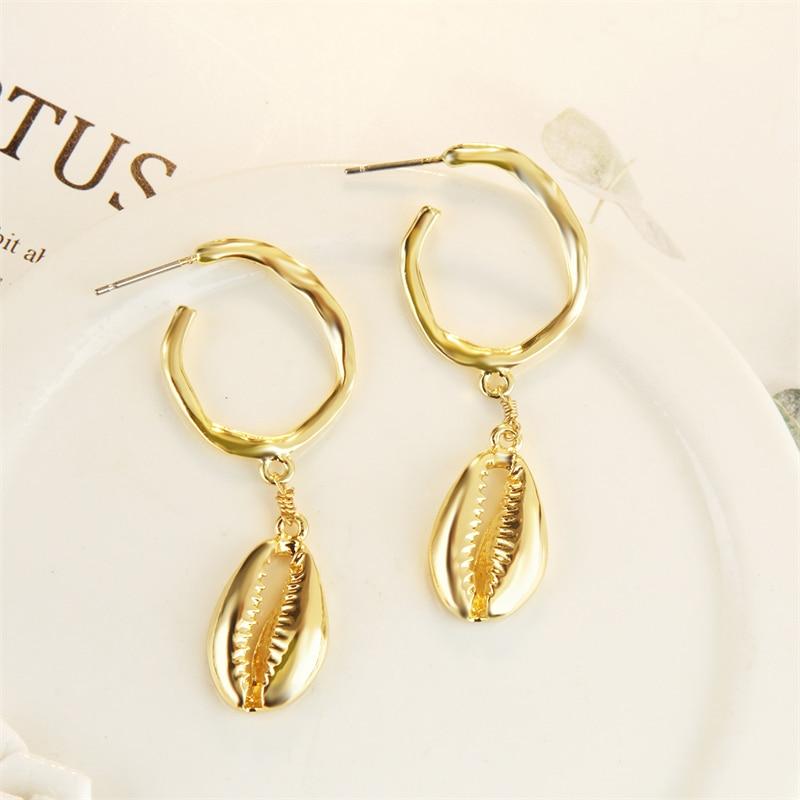 Bohemian White Shell Stud Earrings for Women Girls Cute Brincos Gold Dangle Earrings Fashion Jewelry Gifts for Girlfriend