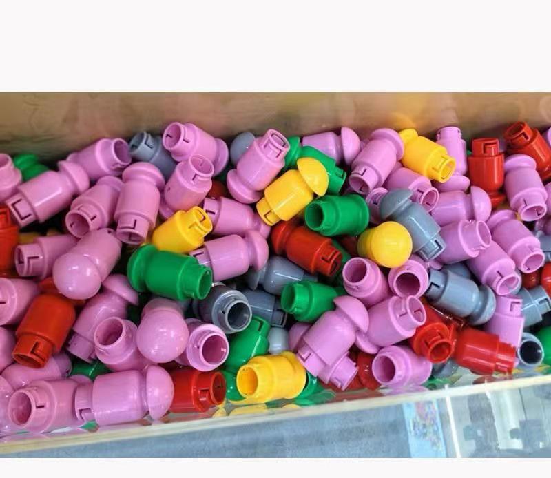 Стена-игрушка с колышками и бусинами: Интерактивные деревянные кубики и игра-украшение для стены для детского сада.