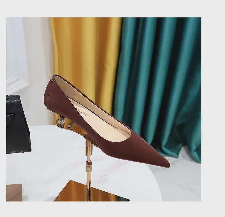 Туфли-лодочки на среднем каблуке в европейском и американском стиле — сексуальные, элегантные, с острым носком, с неглубоким вырезом, весенняя мода для женщин