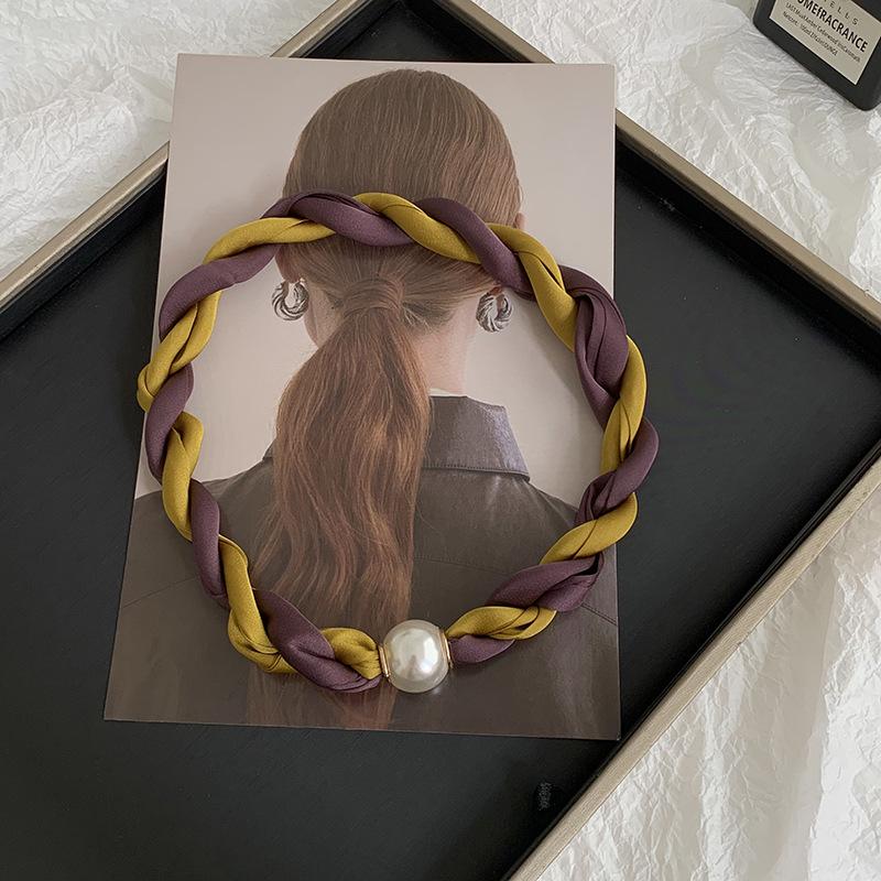 Pearl Necklace Twist Silk Scarf High-end Neck Protection Scarf with Shirt Magnetic Silk Scarf Simple Scarf Collarbone Chain