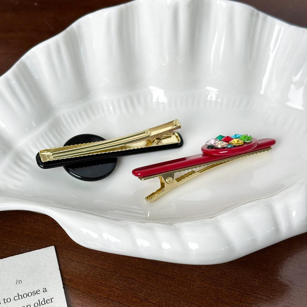 Качественная заколка-крокодил премиум-класса со стразами белого, черного, красного и кофейного темного цветов