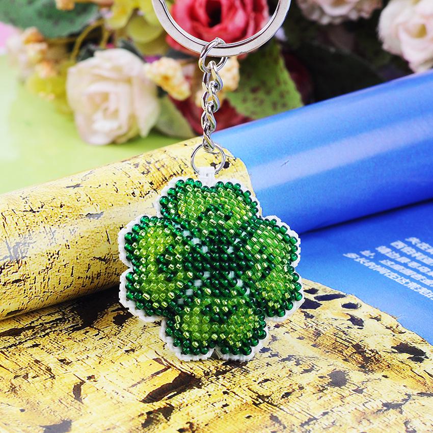 Full Bead Embroidery Keychain: Four-Leaf Clover Cross Stitch Pendant - Lucky Charm for Backpacks