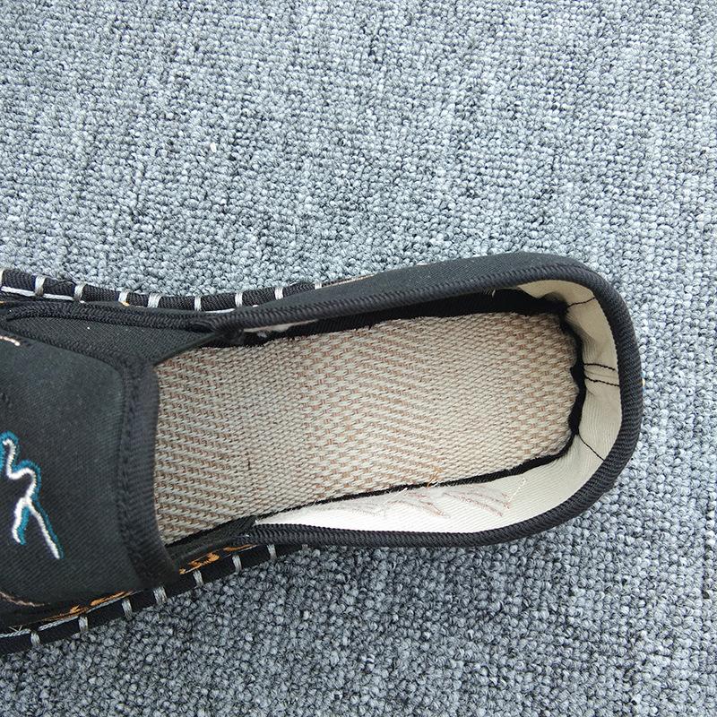 Embroidery Loafers Men Breathable Slip On Cloth Shoes  Lightweight Flat Shoes Men Leisure Sneaker