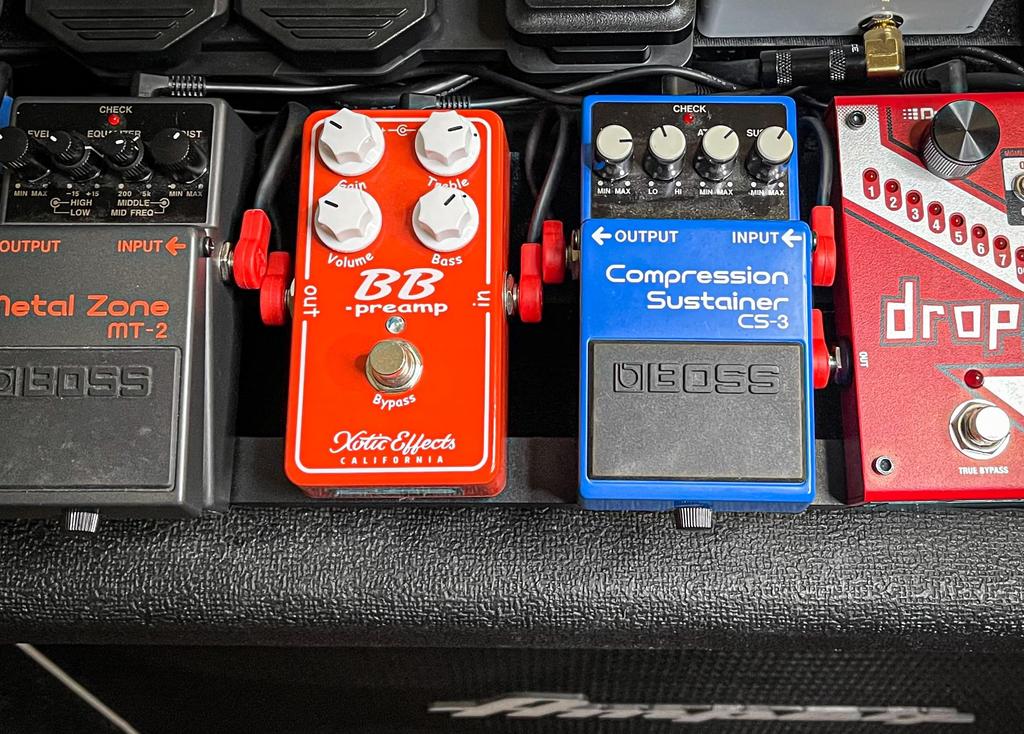 Freleaf Flat Guitar Patch Cables - Noise-Free, Space-Saving Design, 14" TS Right-Angle Effects Cables, 6-Inch, Set of 4, Red