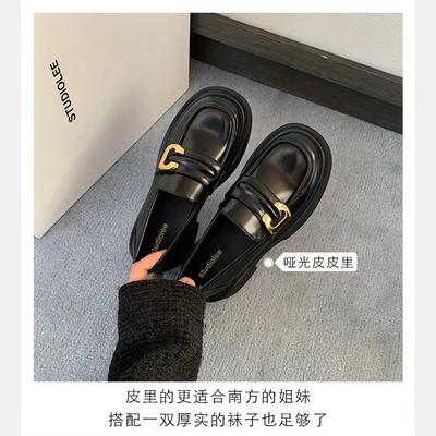 Весна 2024 года, туфли из кожи большого размера на платформе, британский стиль, толстый каблук, круглая головка, металлическая пряжка, неглубокий носок, одна педаль